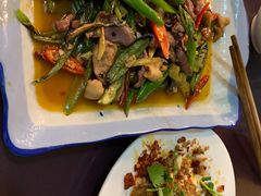 小青椒炒鸡杂-百年粉蒸牛肉