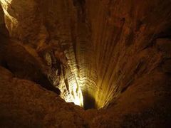 -怀托摩萤火虫洞