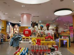 -m豆巧克力世界(上海世茂广场店)