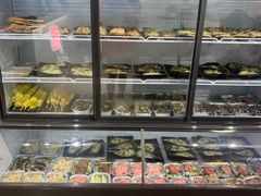 面包甜点陈列柜-正宗八宝冰饭·非遗冰饭·烧烤(奎桥店)