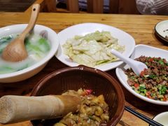 -老滇山寨•云南特色菜•地方菜•民族风情歌舞表演(金碧店)