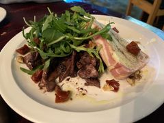 秋刀鱼土豆配腌渍蔬菜-羽深肉铺 Steak & Wine