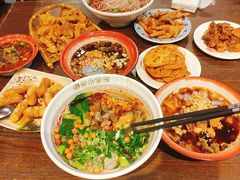 张飞牛肉粉-爆炸头阿姨小四川正宗川味小吃(无任何分店)