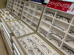 -美式眼镜·授权蔡司.依视路.尼康.豪雅.明月(南翔印象城店)