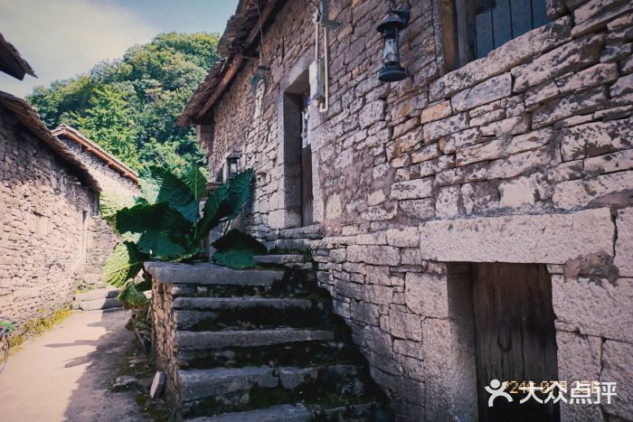 高荡千年布依古寨旅游景区图片