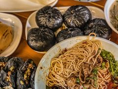 -李与白包子铺(桐梓林店)