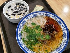 临沧土鸡米线-华中科技大学百景园(三楼酒店)