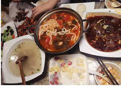 菜还可以，份量还可以我们四个人，就是服务不太好-一盐堂本帮菜(外滩店)