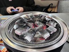 -围炉肉舍•炭烤活鳗•丹东海鲜烤肉(步行街店)