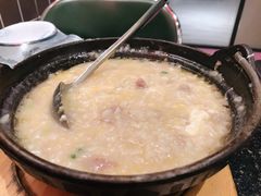 窝蛋牛肉粥-何妹湿辣牛肉·粤式烧烤砂煲(桂雅路店)