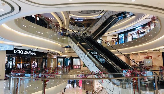 环贸,淮海路陕西南路交界处,大牌云集的商场,购物环境很好,地下车库太