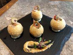 香脆素食小球配阿拉伯三角豆泥酱-新元素(三里屯太古里南区)