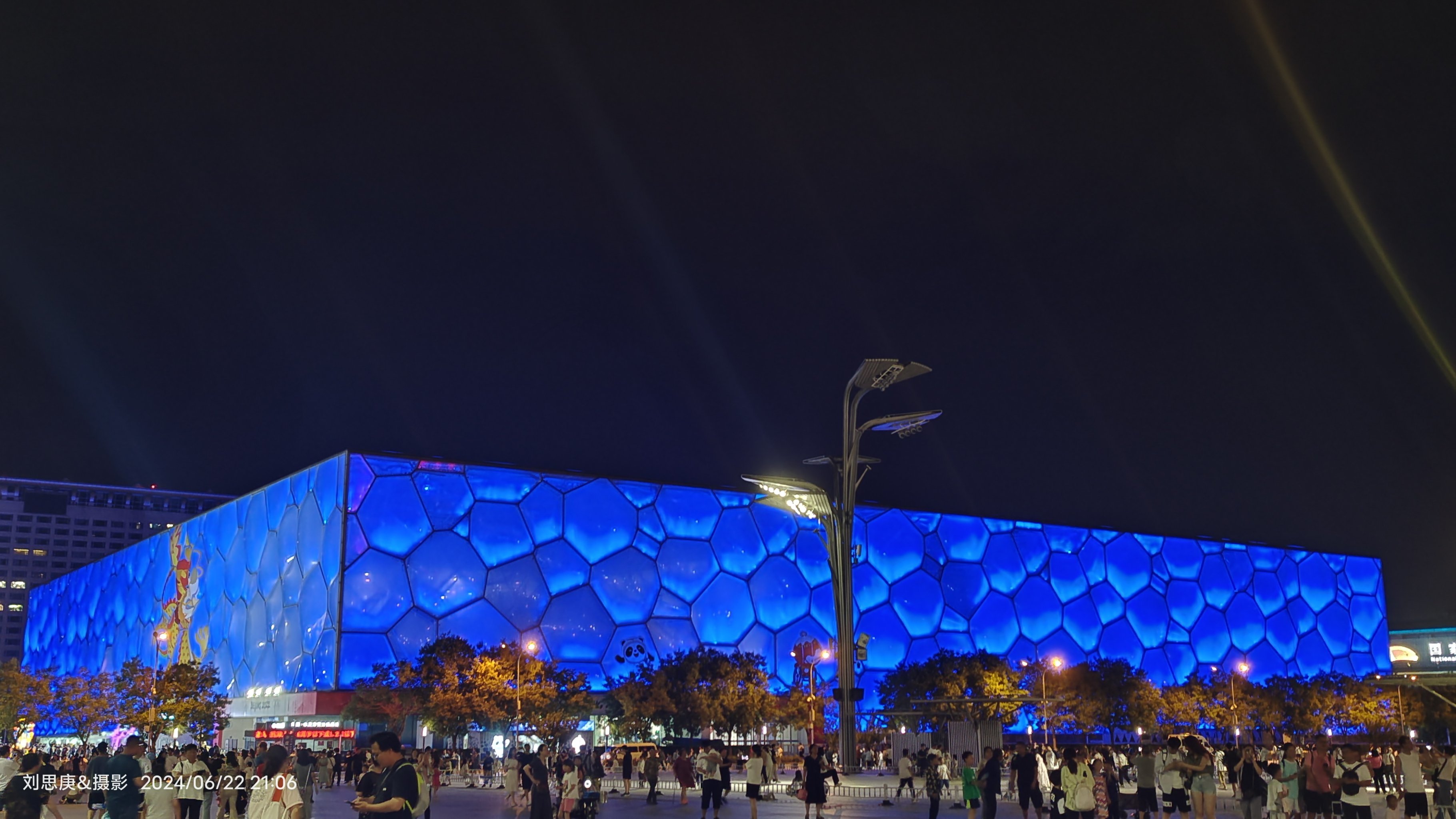 以下是一份水立方的游玩攻略: 前期准