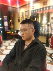 -东方先生国潮男士理发馆