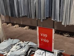 -URBAN REVIVO(高德置地广场·春广场店)