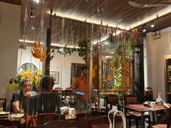 -Cuc Gach Quan Restaurant