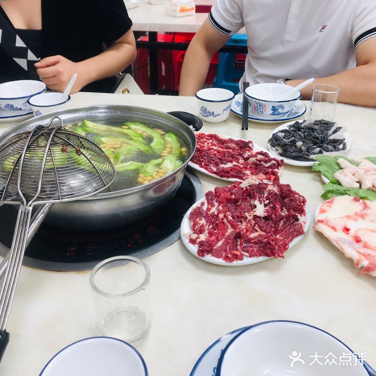 牛骨髓第一次吃很弹牙，第一次吃哈哈～然后我们又点了一盘