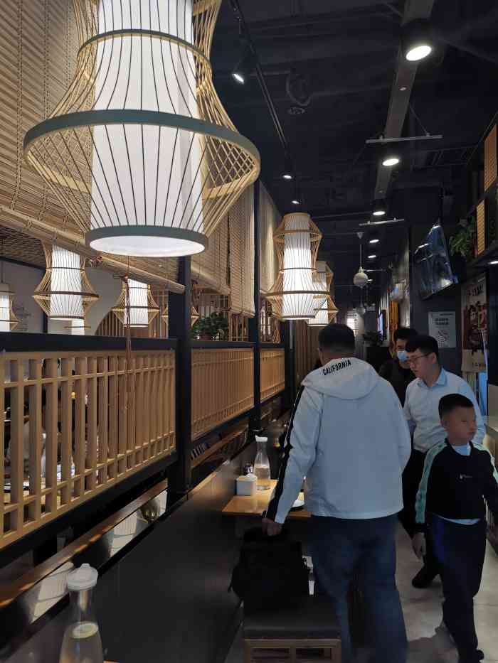 秦门西安小馆(万达店)-"[薄荷]环境:在万达里面,位置比较好找.