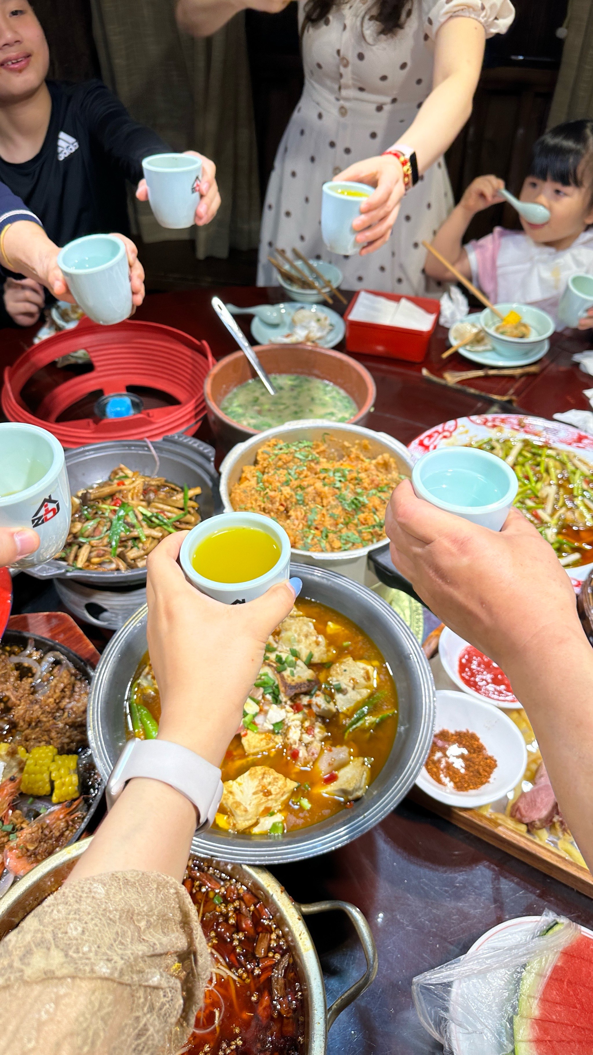 夏天聚餐照片真实照片图片