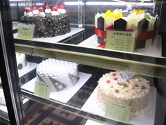 面包甜点陈列柜-德大西餐社(云南南路店)