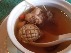 养肝草雪莲籽炖鲍鱼汤-三号黄浦会Canton Table