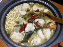 石锅酸菜鱼-周鱼小馆石锅酸菜鱼(活力汇店)