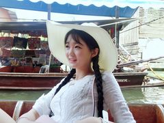 -Chom Cafe and Restaurant