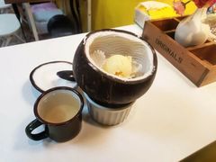 -志龙皇冠吃货椰子铺