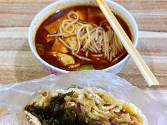 麻辣米线-老字号杨坡红油米线腊汁肉夹馍(东四道巷店)