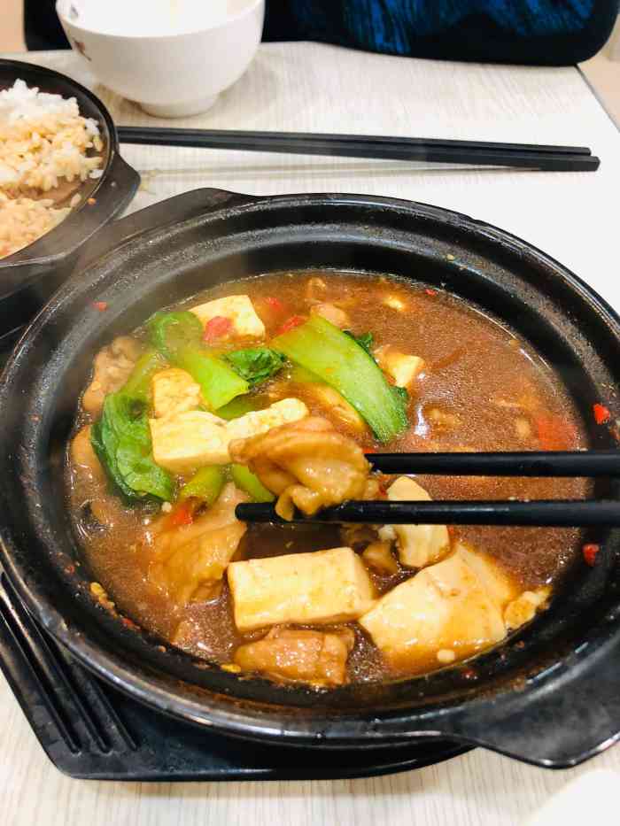 知味轩黄焖鸡米饭(中市路店)-"菜的味道不错,盖浇饭全吃完了,距离又近