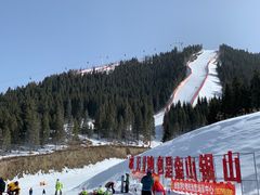-丝绸之路山地度假区滑雪场