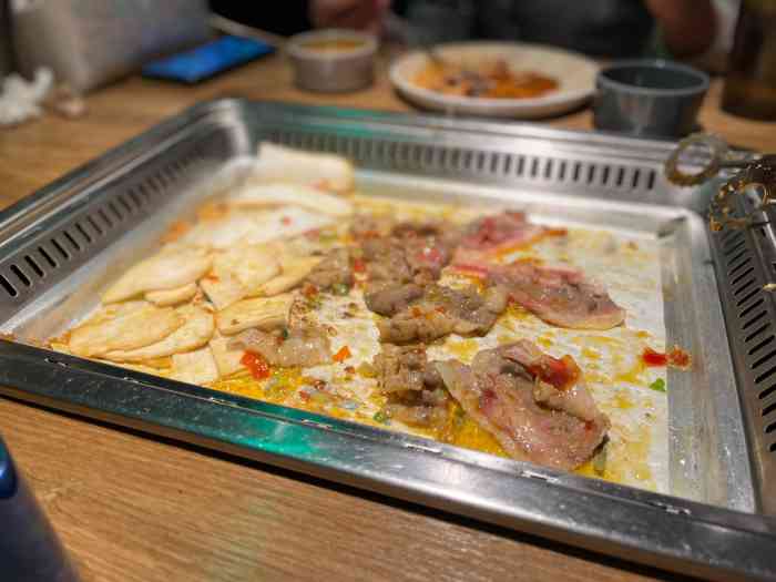 烤肉还是蛮不错的就是青花鱼腥气太重