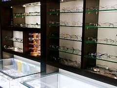 -视野联行眼镜蔡司·依视路官方授权店(顺城店)