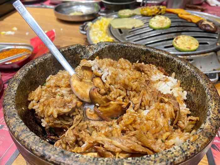 青瓦炭韩潮烤肉(花园道店)-"这家的环境很好,烤肉比较的地道.