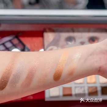 奶黄、香芋紫、薄荷绿这几个颜色就像一道发光的彩虹