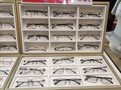 -美式眼镜·授权蔡司.依视路.尼康.豪雅.明月(南翔印象城店)