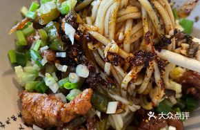 Green Pepper Chicken Noodles
