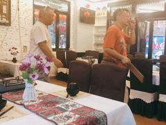 -刘姐啤酒鱼民族演艺餐厅(西街总店)