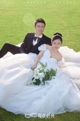 -现代经典婚纱摄影
