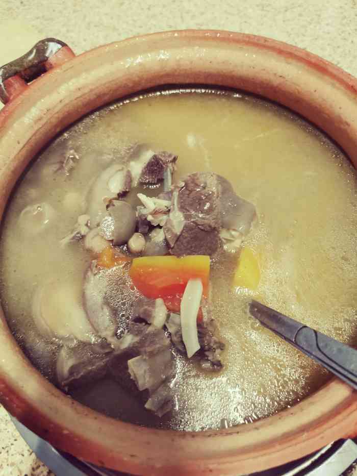 符氏木瓜羊-"荣基美食城内,早去有停车位,六点后汽车.