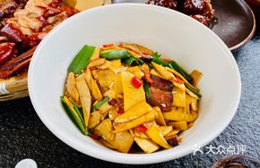 Fried Dried Pork Belly with Preserved Pork Ribs