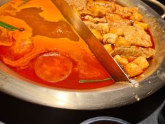 牛油金汤鸳鸯锅-九鼎轩脆毛肚火锅(南京东路店)