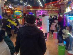 -哈尼鹿儿童梦幻王国(维多利万悦城店)