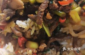 Cilantro Beef and Spicy Chicken Offal Rice