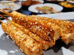 -何妹湿辣牛肉·粤式烧烤砂煲(桂雅路店)