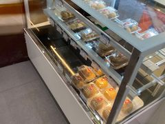 面包甜点陈列柜-白玉兰食品(汇联商厦店)