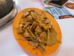 卤豆皮-长城砂煲田鸡粥