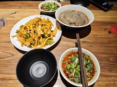 -万记麻辣烫国展总店