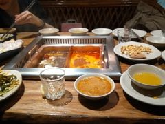 -老牌坊云南鱼豆花火锅(爱建店)