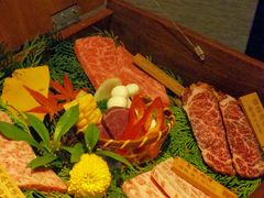 -山川小町·极番烧肉(新地假日广场店)